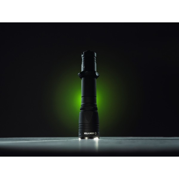 Svietidlo ručné taktické LED ARMYTEK Dobermann Pro Magnet USB, nabíjateľné - čierne