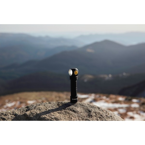Svietidlo multifunkčné ARMYTEK Wizard C2 Pro Magnet USB Warm Light - čierne
